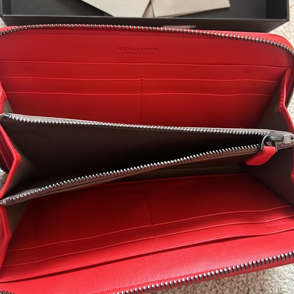Bottega Veneta Wallet! - Picture 5 of 8